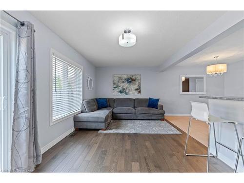 7-615 Rymal Road E, Hamilton, ON - Indoor Photo Showing Living Room