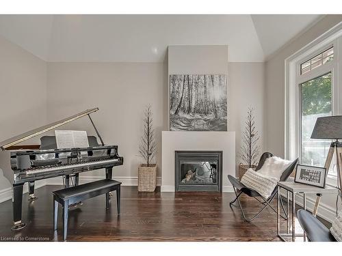 883 Kingsway Drive, Burlington, ON - Indoor Photo Showing Living Room With Fireplace