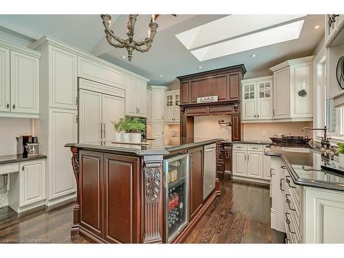 883 Kingsway Drive, Burlington, ON - Indoor Photo Showing Kitchen With Upgraded Kitchen