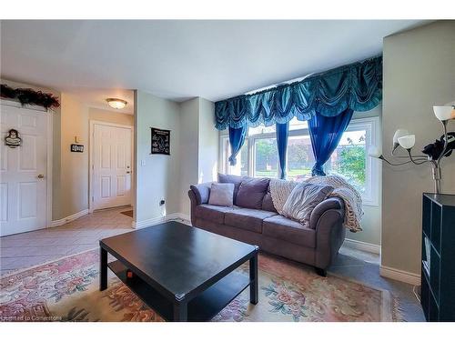 160 Davis Street, Port Colborne, ON - Indoor Photo Showing Living Room