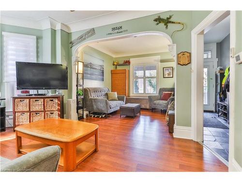 16 William Street, Hamilton, ON - Indoor Photo Showing Living Room