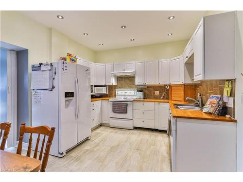 16 William Street, Hamilton, ON - Indoor Photo Showing Kitchen