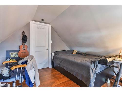 16 William Street, Hamilton, ON - Indoor Photo Showing Bedroom