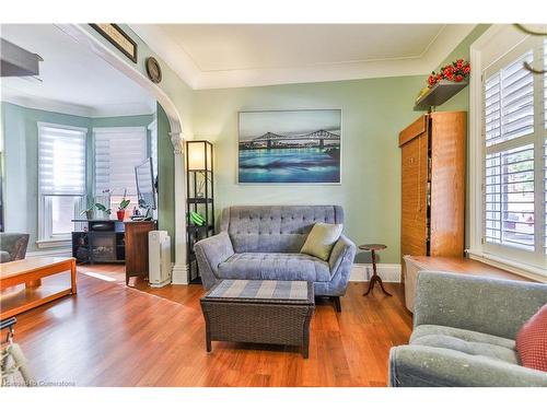 16 William Street, Hamilton, ON - Indoor Photo Showing Living Room