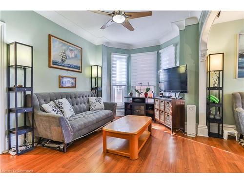 16 William Street, Hamilton, ON - Indoor Photo Showing Living Room