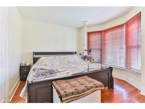 16 William Street, Hamilton, ON - Indoor Photo Showing Bedroom