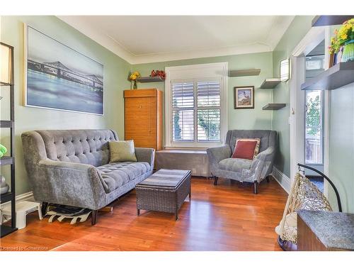 16 William Street, Hamilton, ON - Indoor Photo Showing Living Room