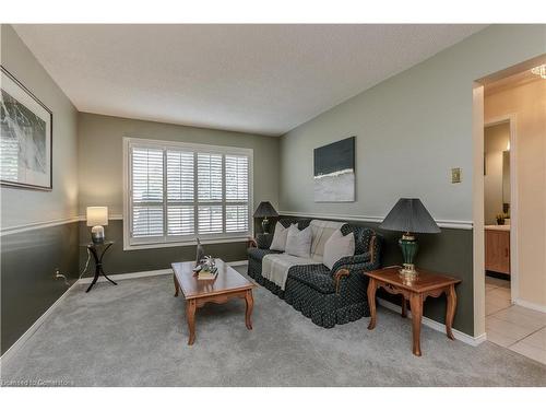 2090 Deer Run Avenue, Burlington, ON - Indoor Photo Showing Living Room