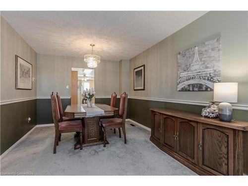 2090 Deer Run Avenue, Burlington, ON - Indoor Photo Showing Dining Room