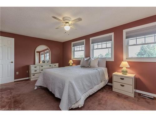 2090 Deer Run Avenue, Burlington, ON - Indoor Photo Showing Bedroom