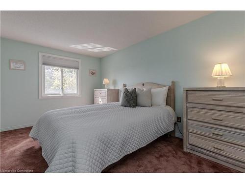 2090 Deer Run Avenue, Burlington, ON - Indoor Photo Showing Bedroom