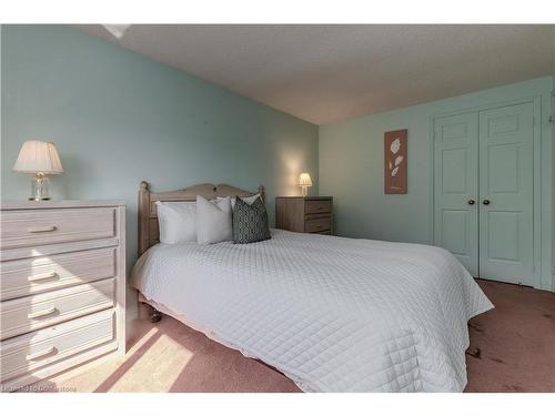 2090 Deer Run Avenue, Burlington, ON - Indoor Photo Showing Bedroom