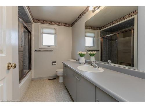 2090 Deer Run Avenue, Burlington, ON - Indoor Photo Showing Bathroom