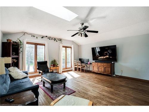 82 Osler Drive, Dundas, ON - Indoor Photo Showing Living Room