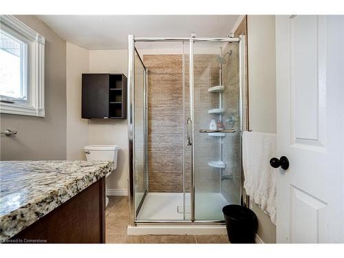 82 Osler Drive, Dundas, ON - Indoor Photo Showing Bathroom