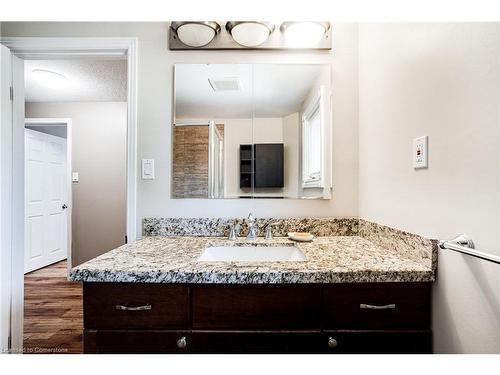 82 Osler Drive, Dundas, ON - Indoor Photo Showing Bathroom