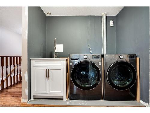 82 Osler Drive, Dundas, ON - Indoor Photo Showing Laundry Room