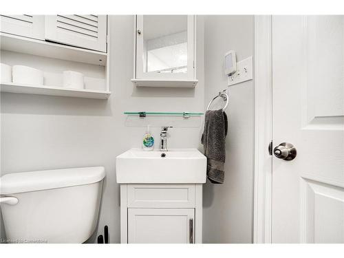 82 Osler Drive, Dundas, ON - Indoor Photo Showing Bathroom