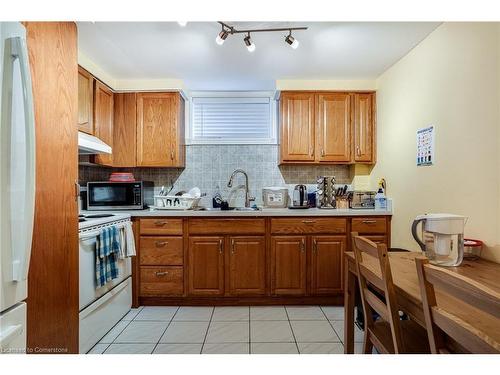 82 Osler Drive, Dundas, ON - Indoor Photo Showing Kitchen