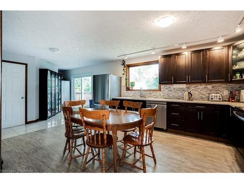 82 Osler Drive, Dundas, ON - Indoor Photo Showing Dining Room