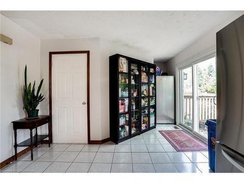 82 Osler Drive, Dundas, ON - Indoor Photo Showing Other Room