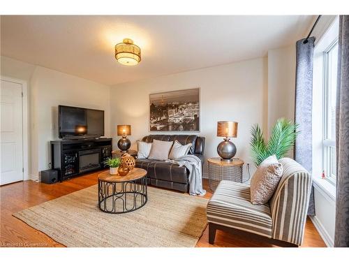 67 Golden Iris Crescent, Waterdown, ON - Indoor Photo Showing Living Room