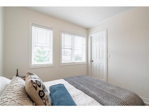 67 Golden Iris Crescent, Waterdown, ON - Indoor Photo Showing Bedroom