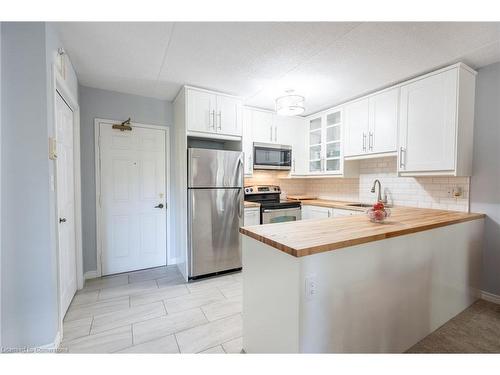 303-4003 Kilmer Drive, Burlington, ON - Indoor Photo Showing Kitchen