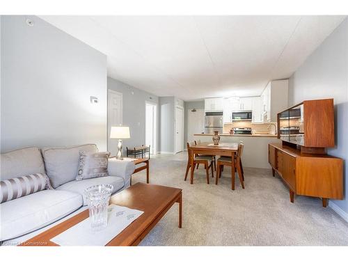 303-4003 Kilmer Drive, Burlington, ON - Indoor Photo Showing Living Room