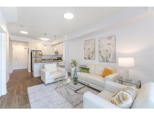 331-5317 Upper Middle Road, Burlington, ON - Indoor Photo Showing Living Room