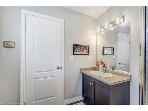 69 Myers Lane, Ancaster, ON - Indoor Photo Showing Bathroom