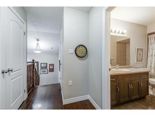 69 Myers Lane, Ancaster, ON - Indoor Photo Showing Bathroom