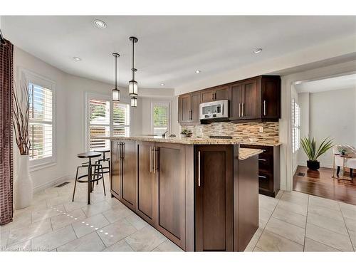 19 Falconridge Drive, Hamilton, ON - Indoor Photo Showing Kitchen With Upgraded Kitchen