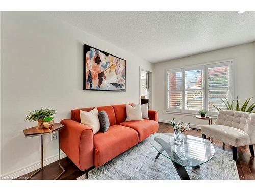 19 Falconridge Drive, Hamilton, ON - Indoor Photo Showing Living Room