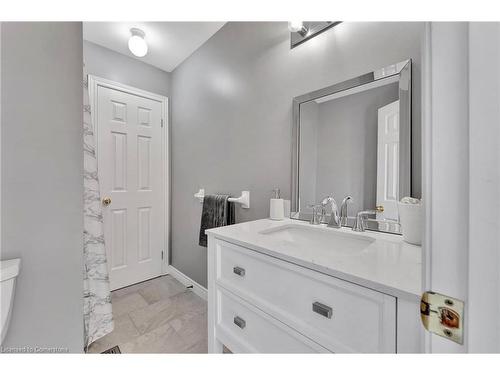 19 Falconridge Drive, Hamilton, ON - Indoor Photo Showing Bathroom