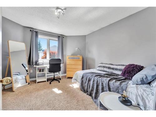 19 Falconridge Drive, Hamilton, ON - Indoor Photo Showing Bedroom