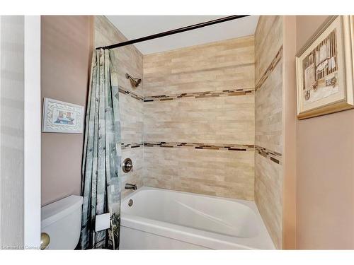 19 Falconridge Drive, Hamilton, ON - Indoor Photo Showing Bathroom