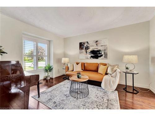 19 Falconridge Drive, Hamilton, ON - Indoor Photo Showing Living Room