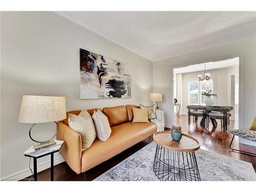 19 Falconridge Drive, Hamilton, ON - Indoor Photo Showing Living Room