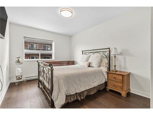 303-350 Concession Street, Hamilton, ON - Indoor Photo Showing Bedroom