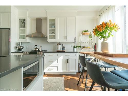 21 Lamb Crescent, Thorold, ON - Indoor Photo Showing Kitchen With Upgraded Kitchen