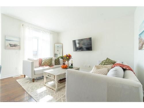 21 Lamb Crescent, Thorold, ON - Indoor Photo Showing Living Room