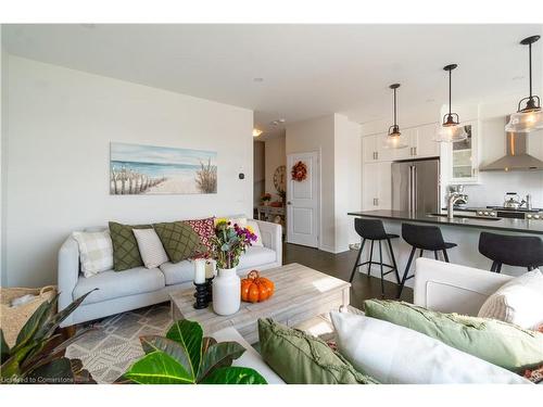 21 Lamb Crescent, Thorold, ON - Indoor Photo Showing Living Room