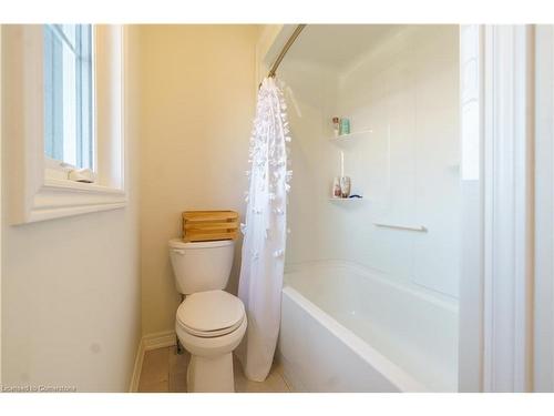 21 Lamb Crescent, Thorold, ON - Indoor Photo Showing Bathroom