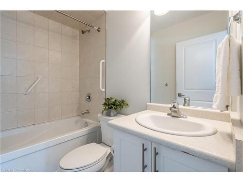 214-170 Rockhaven Lane, Waterdown, ON - Indoor Photo Showing Bathroom