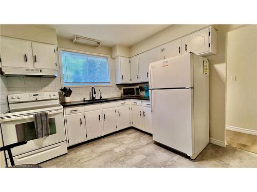 6 Deer Avenue, Manitouwadge, ON - Indoor Photo Showing Kitchen