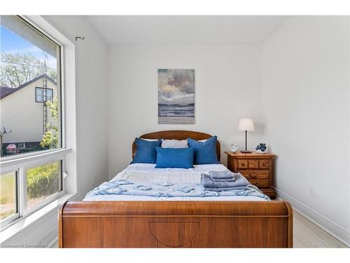 61 Horseshoe Bay Road, Dunnville, ON - Indoor Photo Showing Bedroom