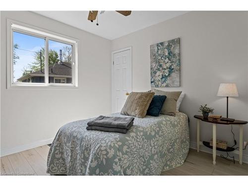 61 Horseshoe Bay Road, Dunnville, ON - Indoor Photo Showing Bedroom