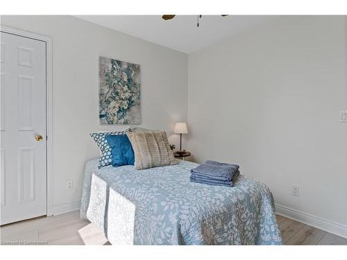 61 Horseshoe Bay Road, Dunnville, ON - Indoor Photo Showing Bedroom