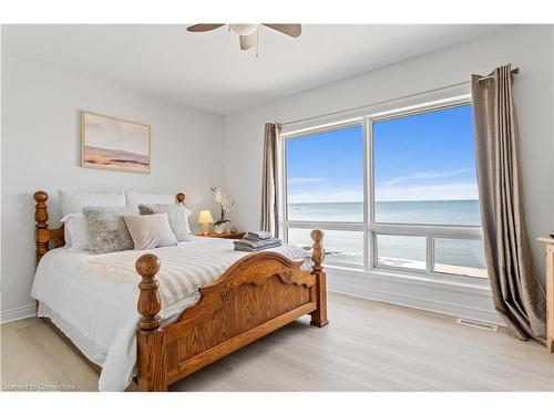 61 Horseshoe Bay Road, Dunnville, ON - Indoor Photo Showing Bedroom